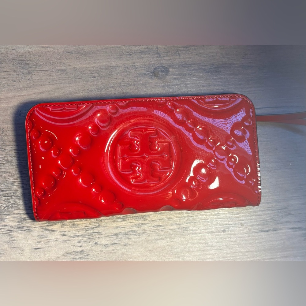 Tory Burch T Monogram Embossed Patent Leather Slim Wallet